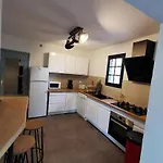 Maison Avec Vue Sur La Et Piscine Talasani