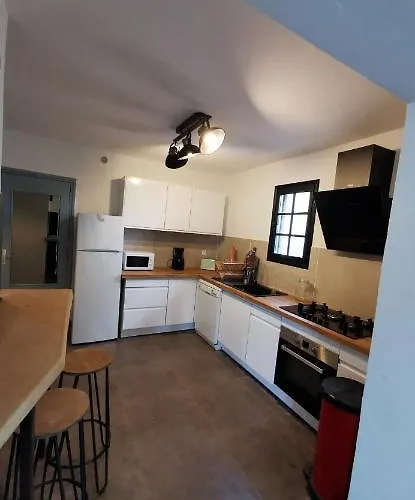 Maison Avec Vue Sur La Et Piscine Talasani