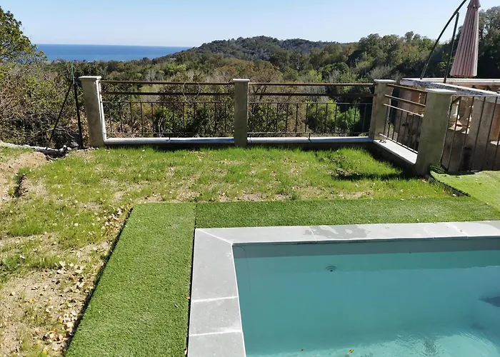 Maison Avec Vue Sur La Et Piscine